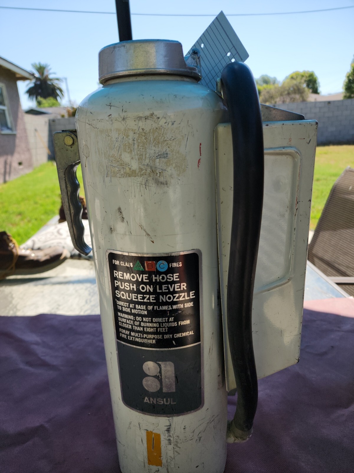 Ansul Dry Chemical Extinguisher Model A 20 E, 40 B:C For Class A,B,C Fires White