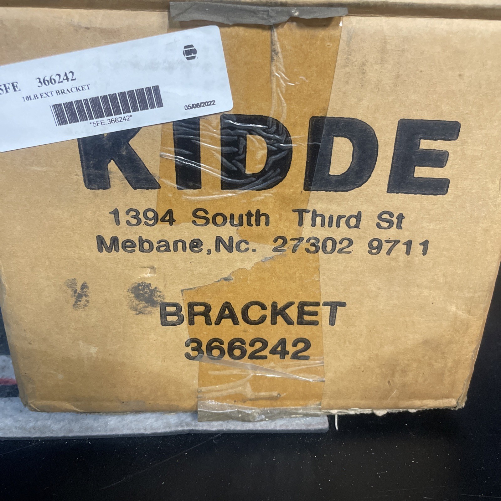 KIDDE 366242 Fire Extinguisher Mounting Bracket, Steel, For 10 Lb Tank Weight